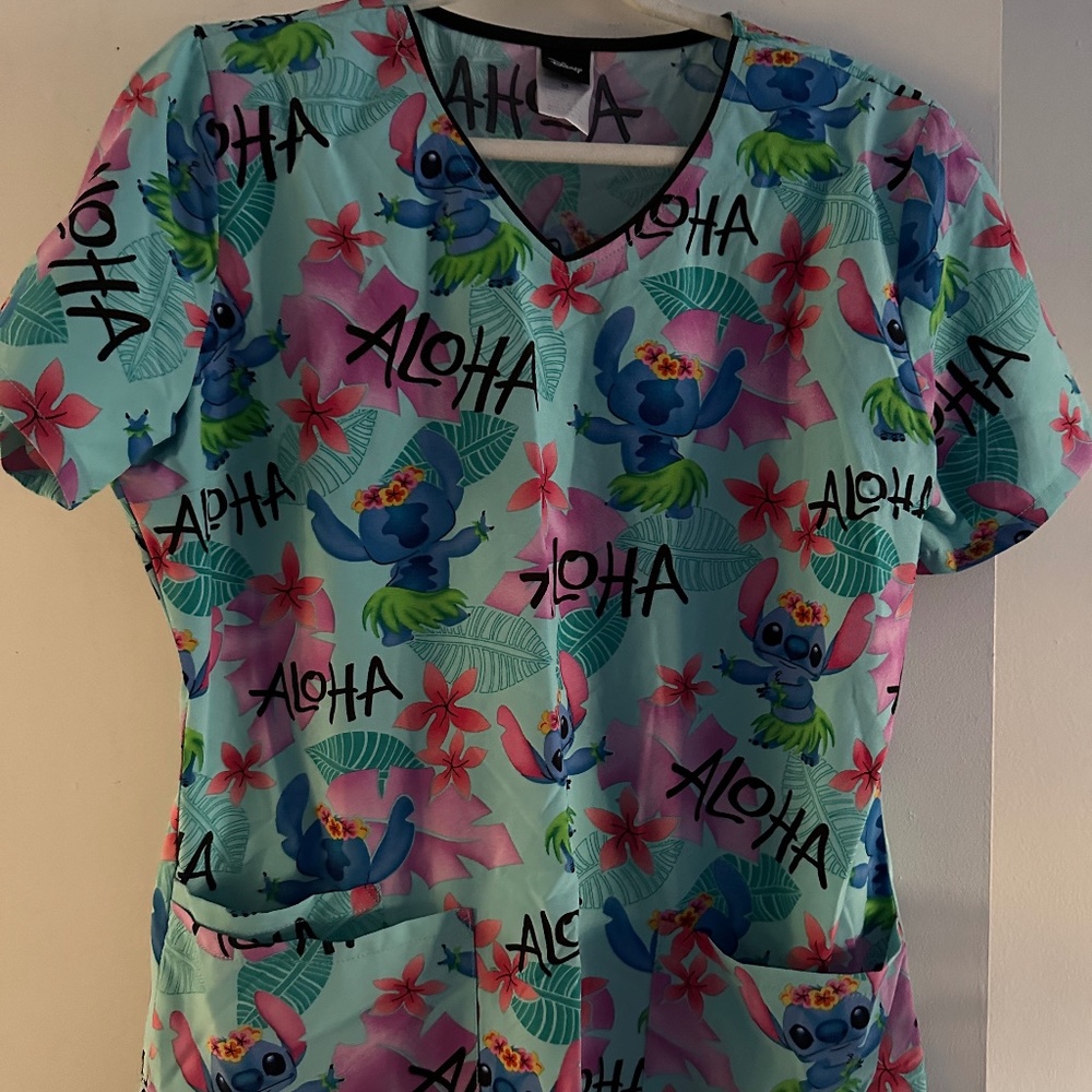 Lilo and Stitch Cherokee Tooniforms Scrub Top, size Medium